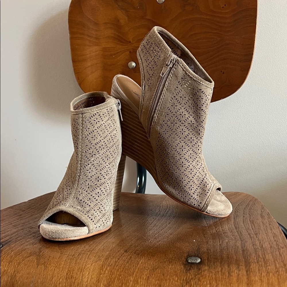 Lucky Brand Tan Peep-Toe Ankle Bootie Wedges